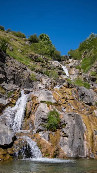 Vue Verticale Une Belle Cascade Dans Vallée Otal Près Des — Photo