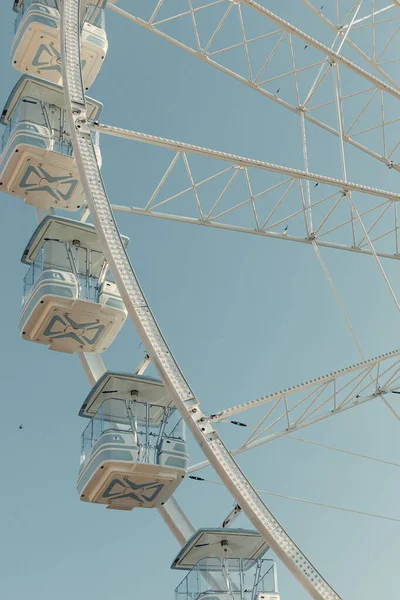 Vertical Shot Ferris Wheel Blue Sky Background Genoa Italy — Stock Photo, Image