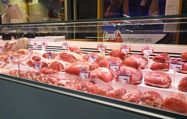 Madrid España Febrero 2015 Carne Exhibición Carnicero Del Mercado San —  Fotos de Stock