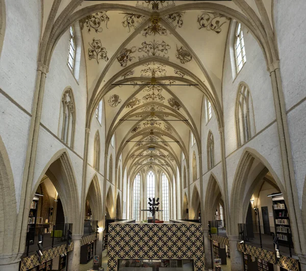 纽西兰 Zutphen 2021年7月30日 展示Broederenkerk内部的正方形框架 Broederenkerk是一座翻新后的教堂 容纳了当地公共图书馆 — 图库照片