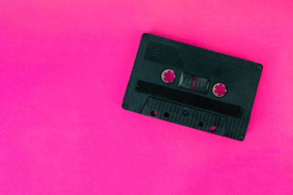 Винтажная Аудиокассета Розовом Фоне — стоковое фото