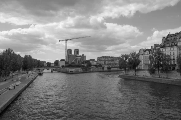 Widok Sekwany Rzeki Odnowy Notre Dame Paris Katedra Uszkodzone Przez — Zdjęcie stockowe