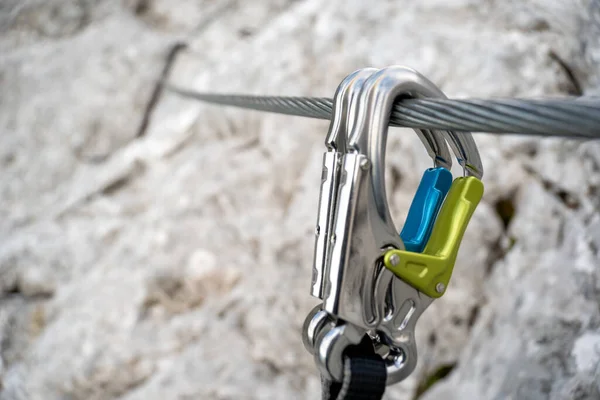 Ferrata Set Coloured Carabiners Hangs Wire Rope Rocky Mountain Close — Stock Photo, Image