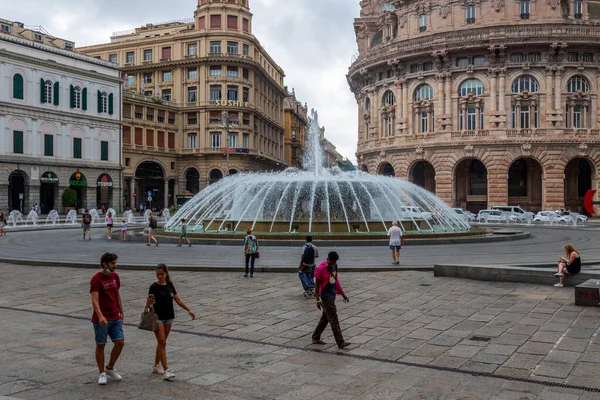 Genoa Italia Julio 2021 Gente Que Camina Plaza Ferrari Génova — Foto de Stock