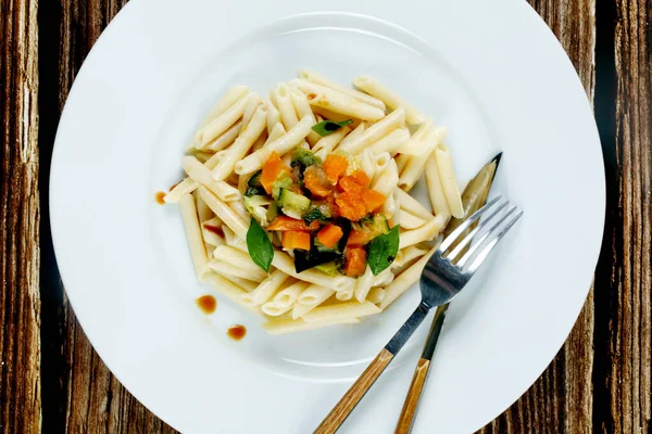 Een Close Van Pasta Met Groenten Bovenaanzicht — Stockfoto