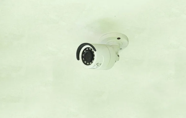 Weiße Videokamera Der Decke Des Hauses Montiert — Stockfoto