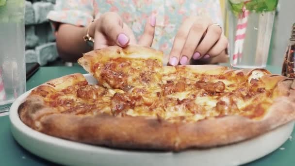 Házi Pizza Közelről — Stock videók