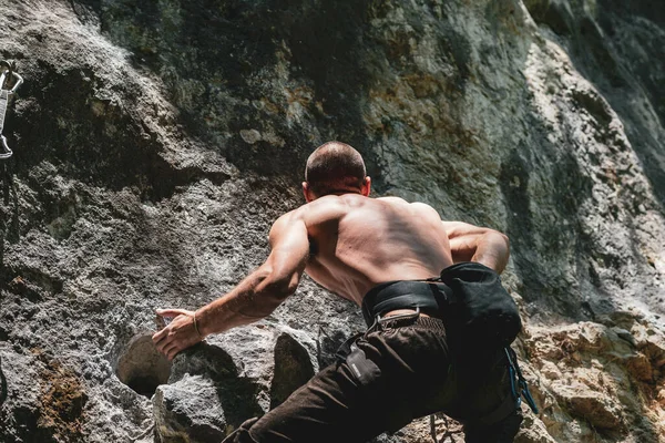 Man Climbing Cave — Stock Photo, Image