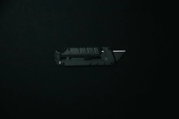 Ένα Μαχαίρι Τσέπης Μαύρο Φόντο — Φωτογραφία Αρχείου