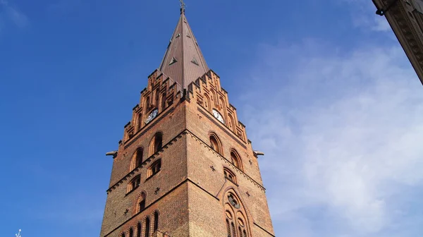 Una Toma Bajo Ángulo Iglesia Protestante San Pedro Malmo Suecia — Foto de Stock