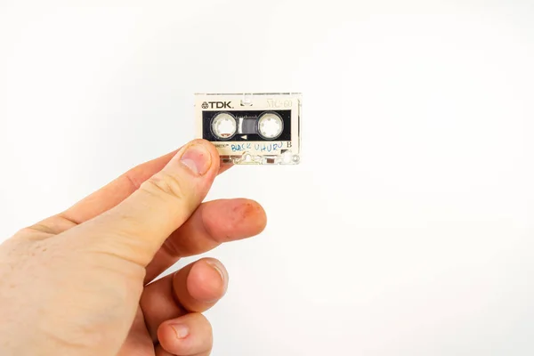 Milan Italië Jul 2021 Een Hand Met Een Vintage Microcassette — Stockfoto