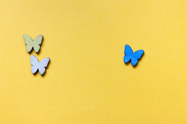 Una Hermosa Mariposas Colores Sobre Fondo Brillante Ideal Para Papel —  Fotos de Stock