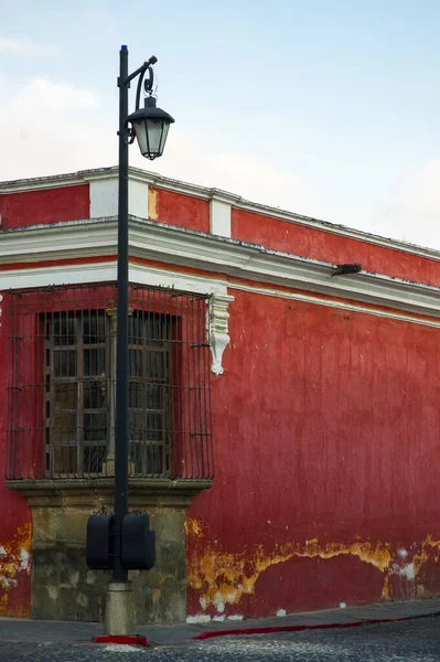 Угловой Дом Колониальном Городе Антигуа Гватемала Внешний Фасад Частной Собственности — стоковое фото