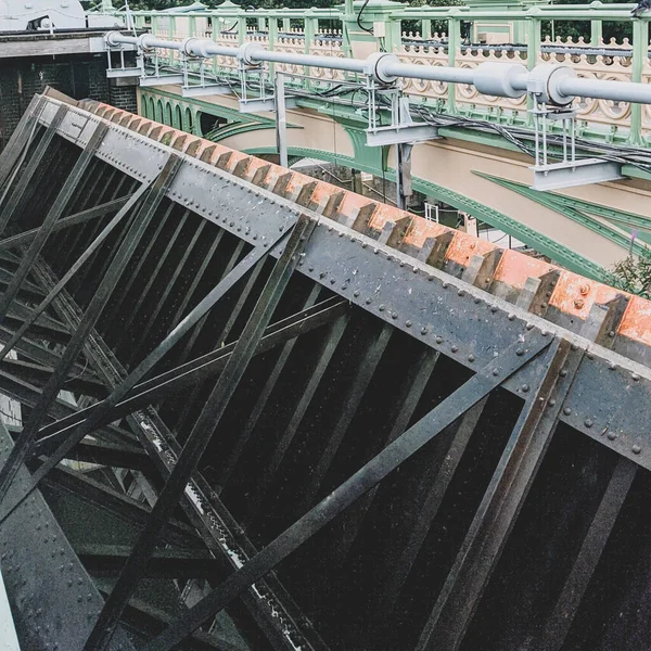 Ponte Ben Progettato Con Sottopassaggio Catturato Vicino Parco — Foto Stock