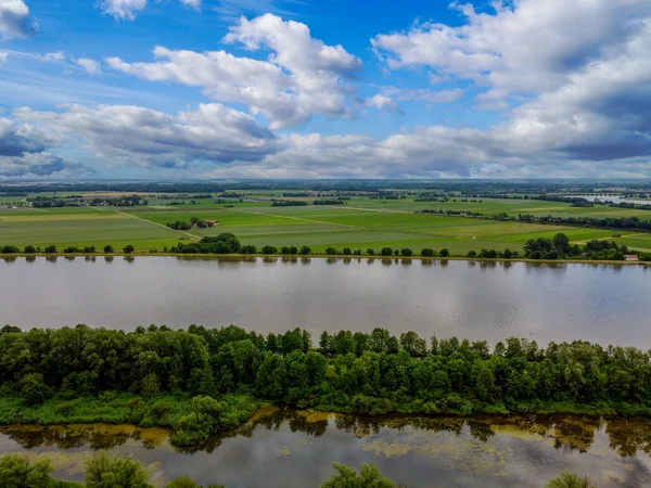 Una Vista Aérea Exuberante Campo Verde Con Árboles Bajo Cielo — Foto de Stock