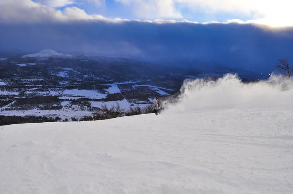 Person Skiing Slope Snowy Mountain Front Fields Covered Snow — Stock Photo, Image