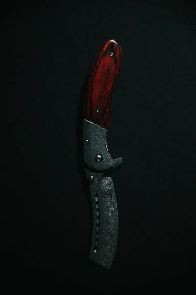黒を基調としたポケットナイフ — ストック写真