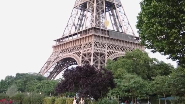 Eiffel Torony Párizsban Franciaországban — Stock videók