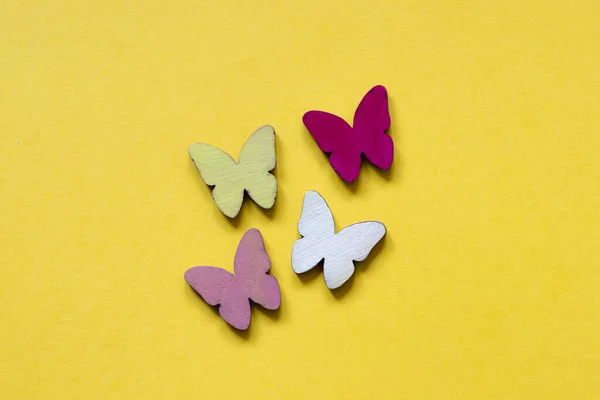 Una Hermosa Mariposas Colores Sobre Fondo Amarillo Ideal Para Papel —  Fotos de Stock