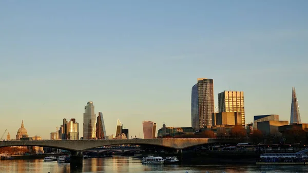 Una Hermosa Vista Puesta Sol Sobre Edificio Los Rascacielos Londres —  Fotos de Stock