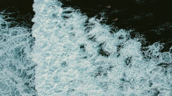 Une Vue Aérienne Des Vagues Dramatiques Océan — Photo