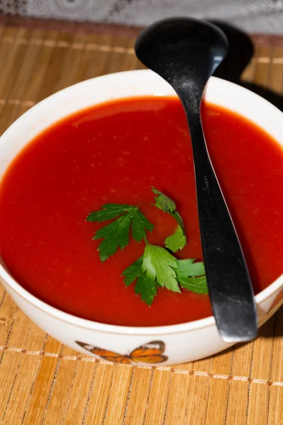 Closeup Bowl Delicious Healthy Tomato Soup Garnished Flat Parsley Leaves — Stock Photo, Image