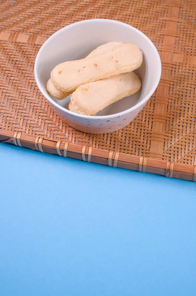 Vertical Shot Bowl Cookies Woven Fabric Blue Surface — Stock Photo, Image