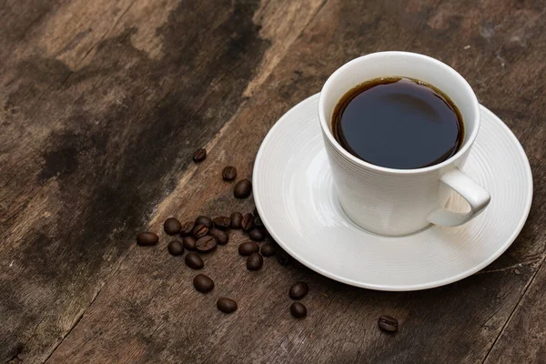 Egy Csésze Illatos Fekete Kávé Egy Asztalon — Stock Fotó