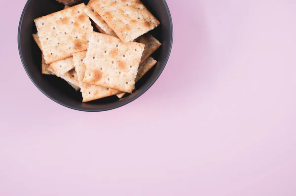 Top View Shot Bread Chips Purple Background — Stock Photo, Image
