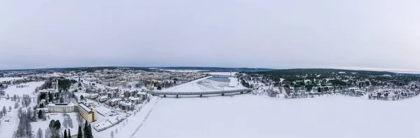 Uma Panorâmica Edifícios Uma Ponte Ferroviária Sobre Rio Ounasjoki Rovaniemi — Fotografia de Stock