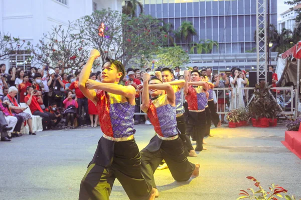 Una Foto Borrosa Grupo Baile Chino Escenario Festival Cultura Año — Foto de Stock