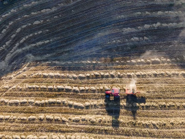 農地や農業機械の上からの眺め — ストック写真