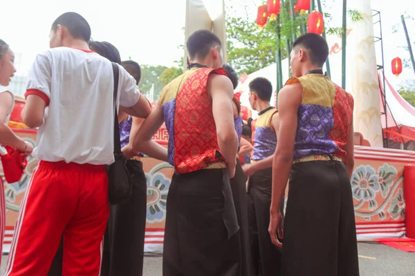 在马来西亚乔治敦举行的文化节和中国新年上 中国舞蹈团在舞台上的模糊镜头 — 图库照片
