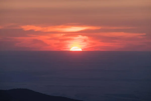 美しい赤い夕日の眺め — ストック写真