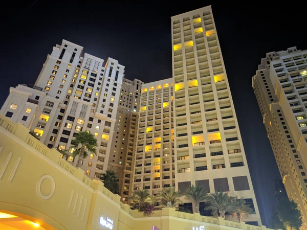Emiratos Árabes Unidos Enero 2019 Plano Nocturno Apartamentos Gran Altura — Foto de Stock