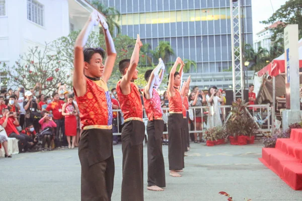 Una Foto Sfocata Gruppo Danza Cinese Sul Palco Festival Della — Foto Stock