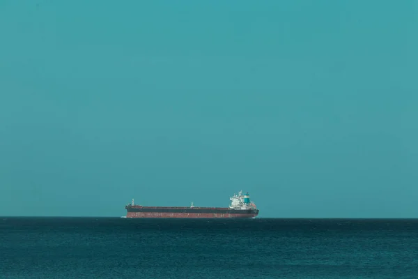 Large Ship Swimming Blue Sea — Stock Photo, Image