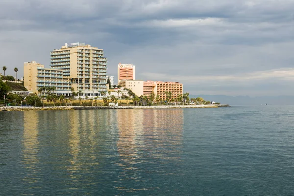 Benalmadena España 2018 Los Bloques Apartamentos Mar Mediterráneo Benalmádena Costa —  Fotos de Stock