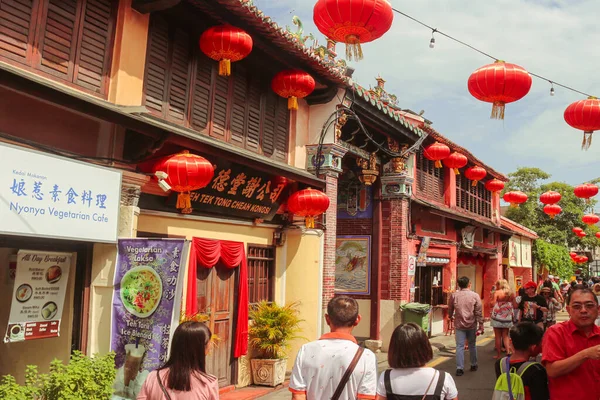 乔治顿 Malaysia 2021年7月26日 中国农历新年期间 乔治敦街道市场装饰着红色灯笼 — 图库照片
