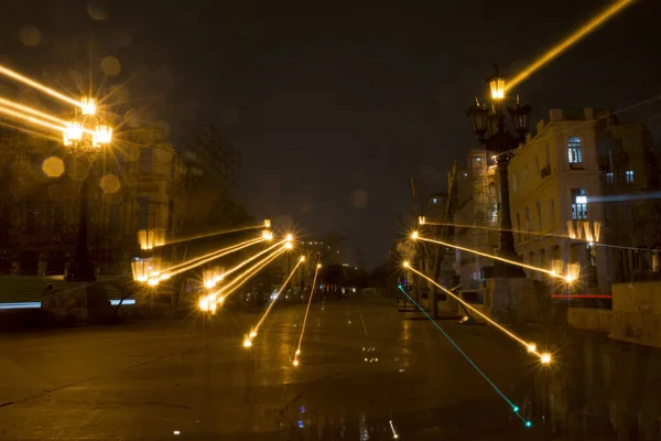 旧市街で撮影された街路灯の長い露出 — ストック写真