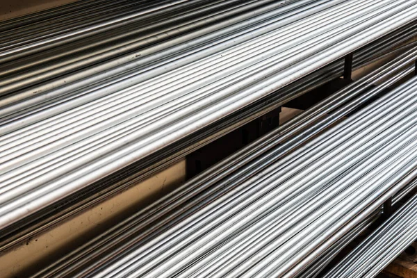 Eine Nahaufnahme Paralleler Stahlstäbe Stapeln — Stockfoto