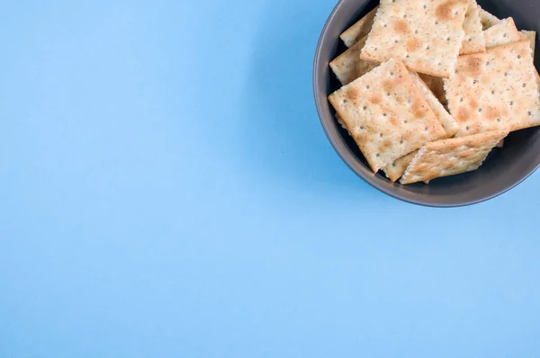 Top View Square Crackers Bowl Isolated Blue Background — Stock Photo, Image