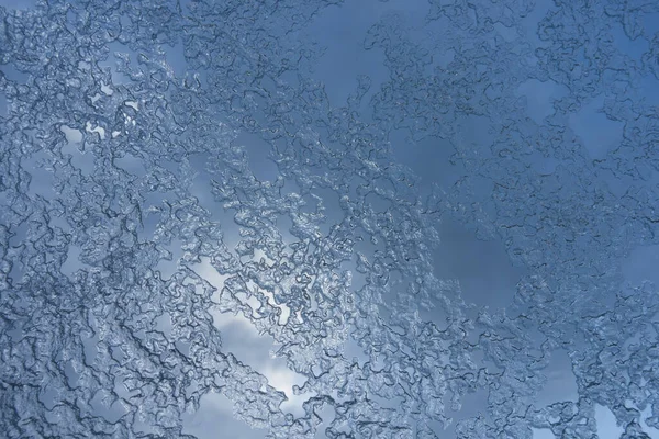Zbliżenie Ujęcia Topniejącego Śniegu Oknie Dachu — Zdjęcie stockowe