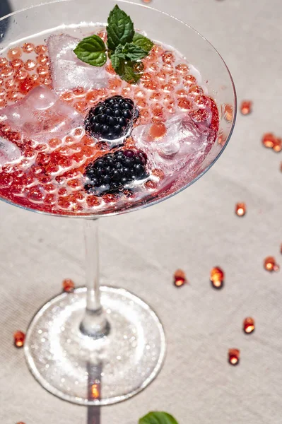 Vertical Shot Delicious Molecular Cocktail Blackberries Table — Stock Photo, Image