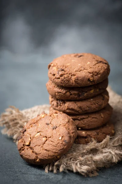 Galletas Con Avellanas Chocolate Dulces Oscuros Espacio Copia Vacío Para —  Fotos de Stock