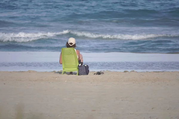 Castellon Spanien Jul 2021 Sommarmorgon Strand Castellon Spanien Med Turist — Stockfoto