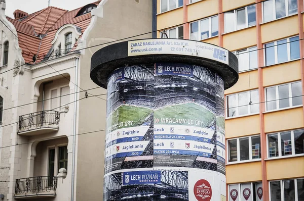 Poznan Polonia Octubre 2016 Cilindro Publicitario Centro Ciudad —  Fotos de Stock