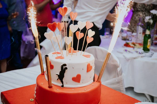 Bolo Casamento Lindamente Decorado Com Corações — Fotografia de Stock