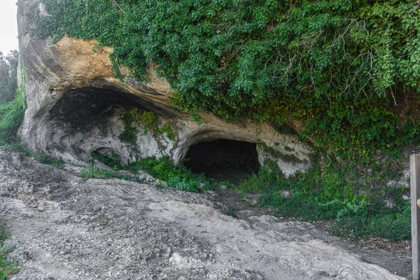자연에둘러 동굴의 — 스톡 사진