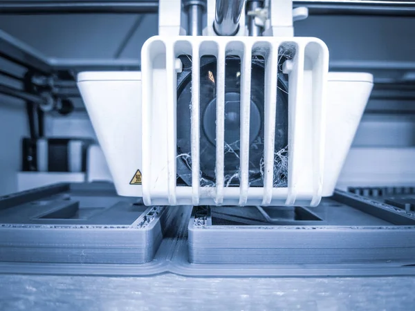 3D打印机 采用塑料丝丝印刷 采用加法制造工艺 靠近点 — 图库照片